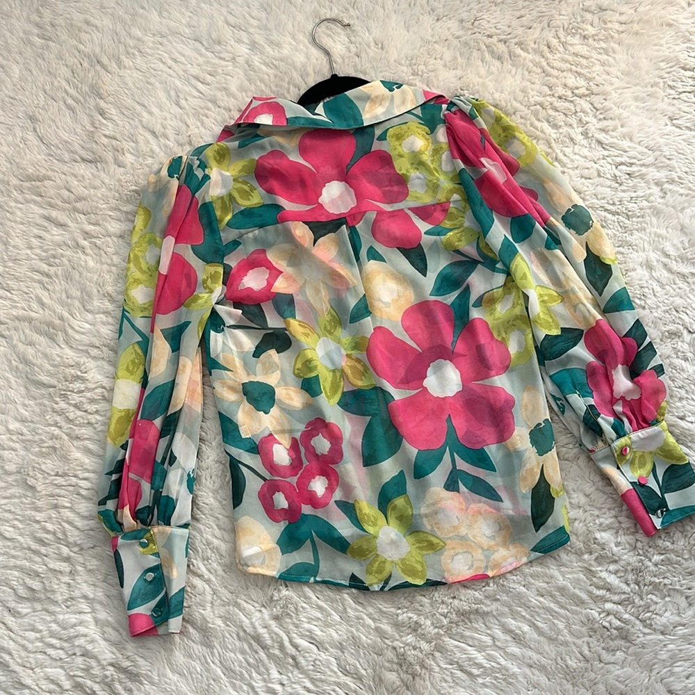 Spring Sheer Top Woman’s Small - Picture 3 of 6